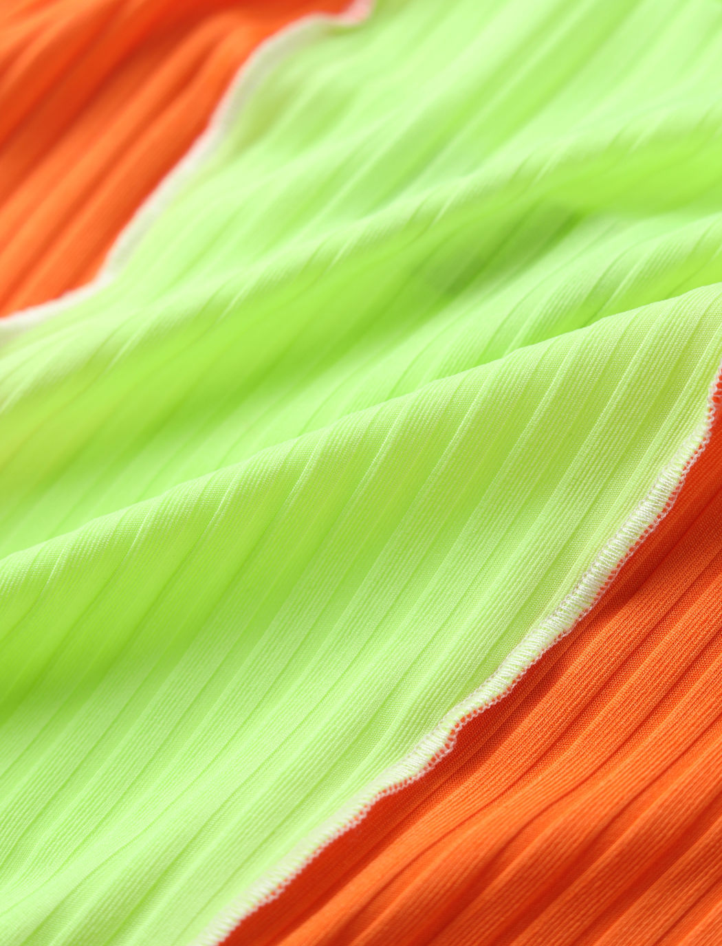 Geripptes Tanktop in Neonfarbe mit Nähten