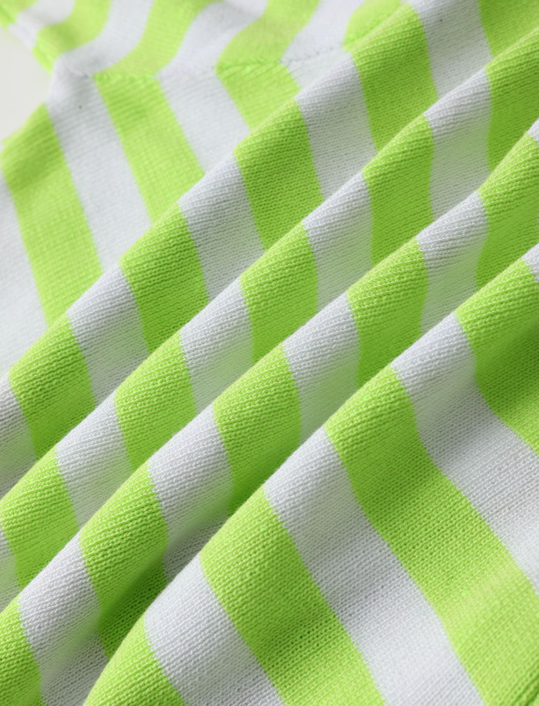 Gestreifter Stricktop mit quadratischem Ausschnitt