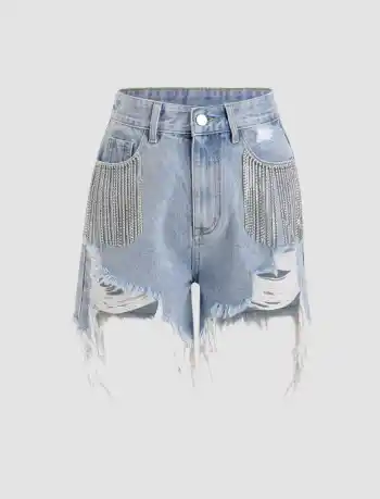 Pantaloncini di jeans strappati con nappe di diamanti