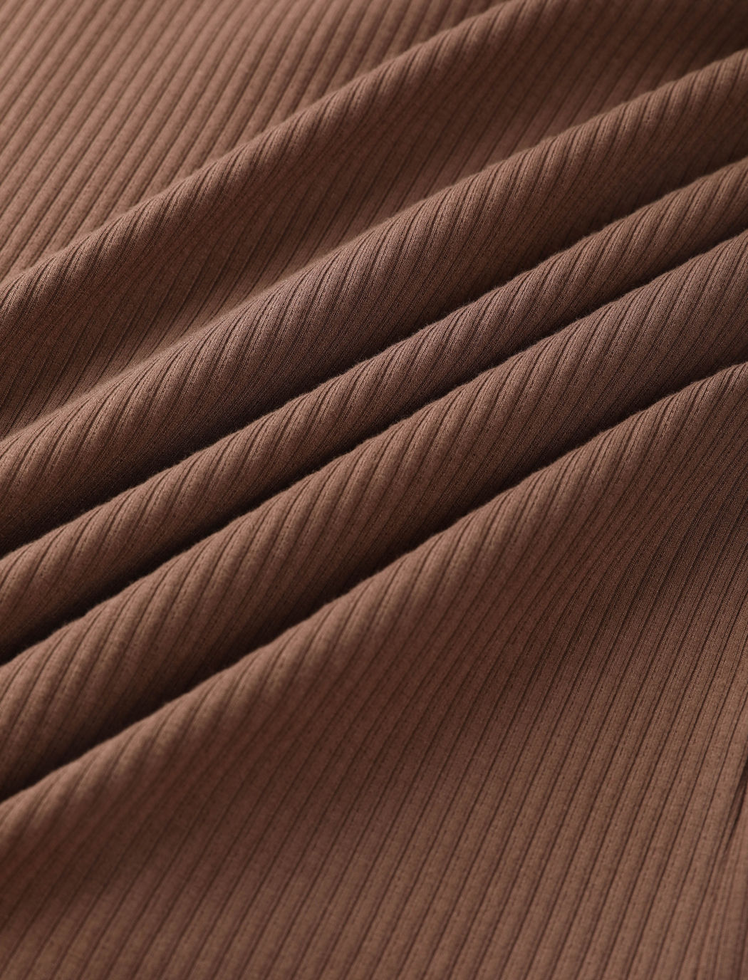 Braunes Neckholder-Minikleid