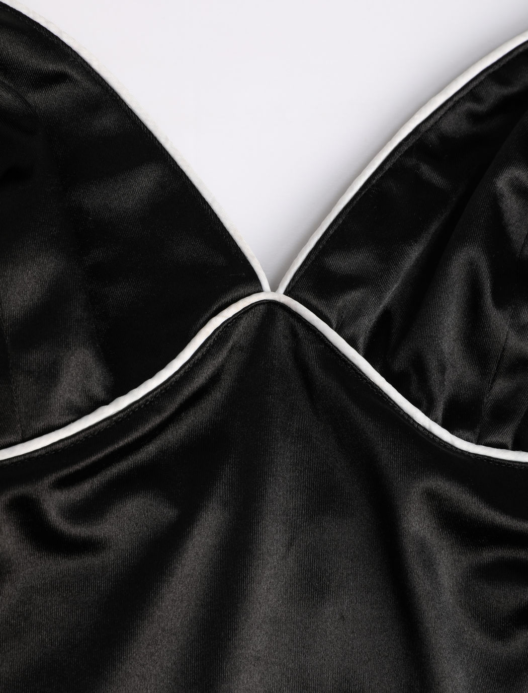 Vestido ajustado con escote en V de Cruella De Vil
