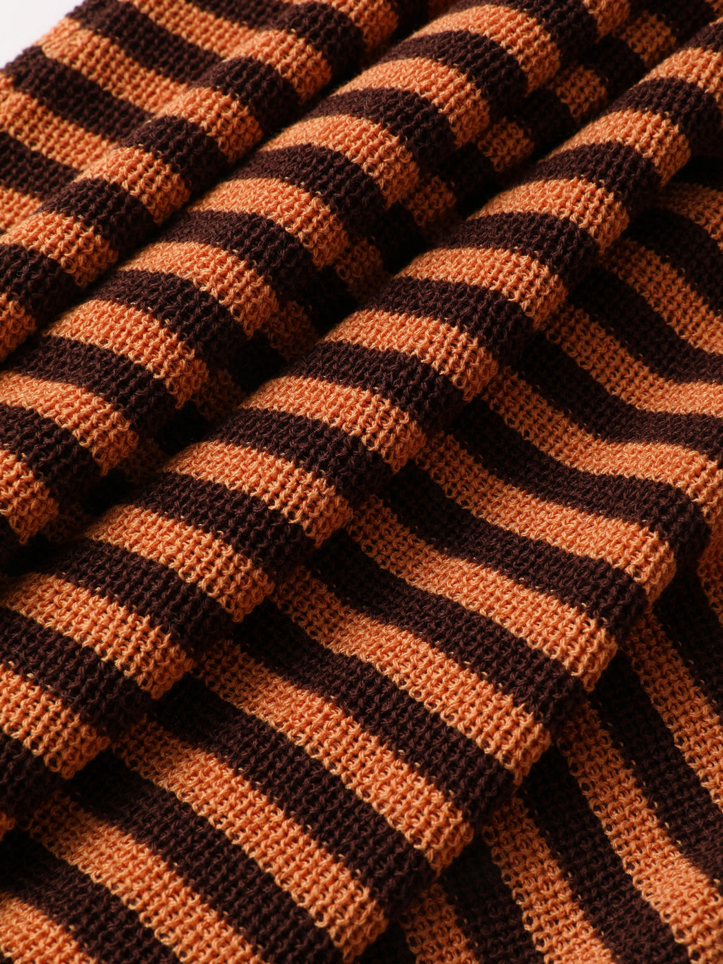 Gestreiftes, figurbetontes Strickkleid