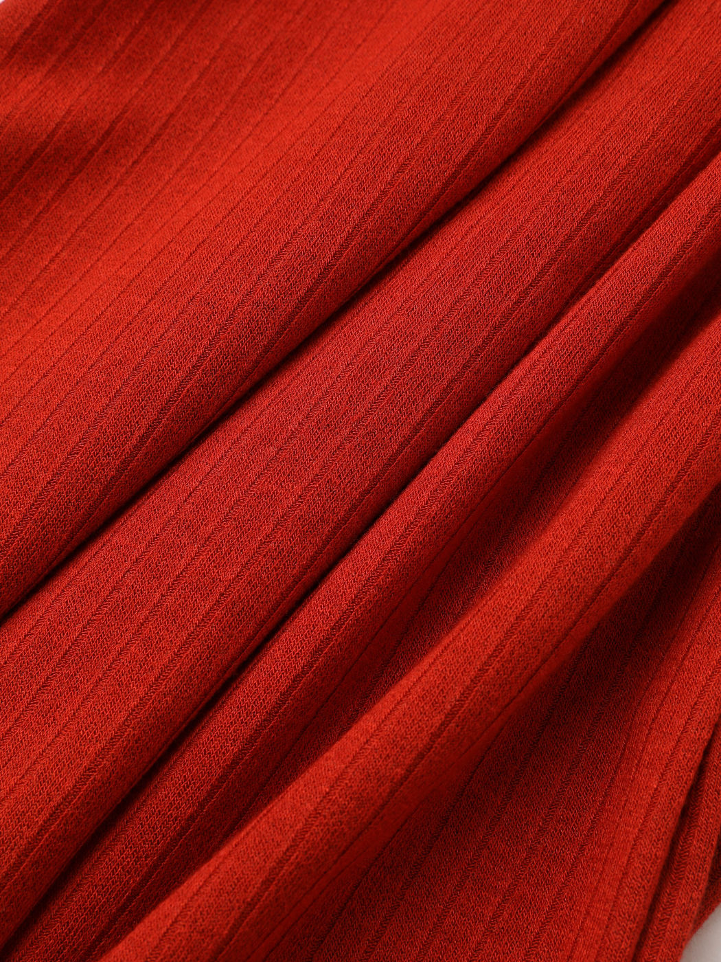 Rotes ausgeschnittenes Minikleid