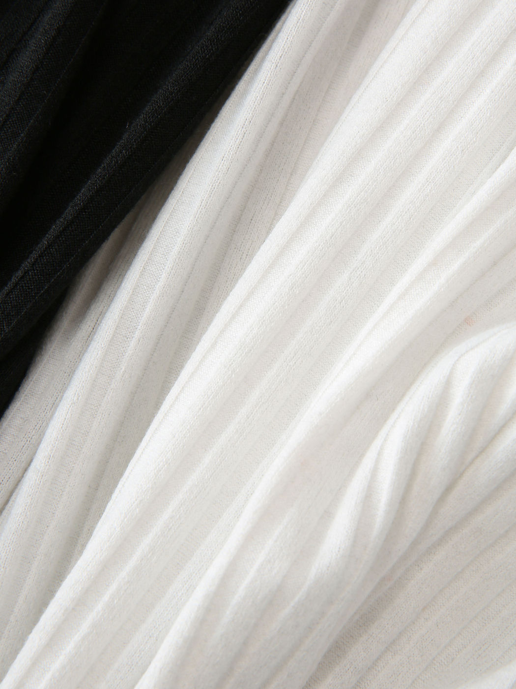 Schwarz-weiße T-Shirts mit Kontrastnähten