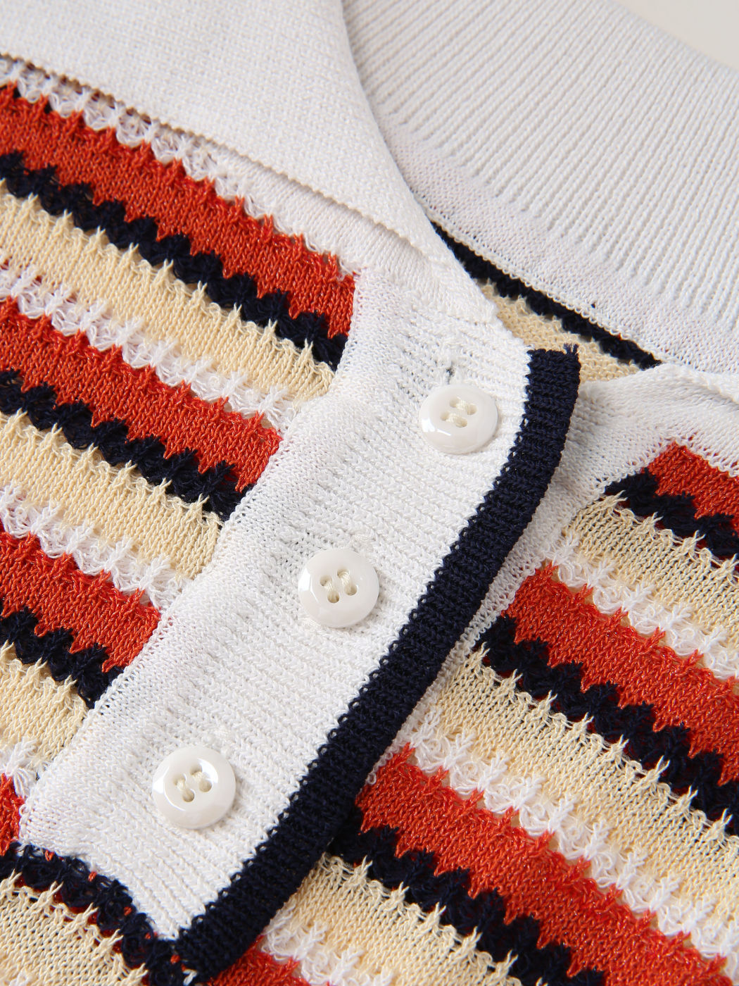 Gestreiftes Strickoberteil mit langen Streifen