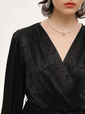 Geblümtes Jacquard-Kleid mit Rüschensaum