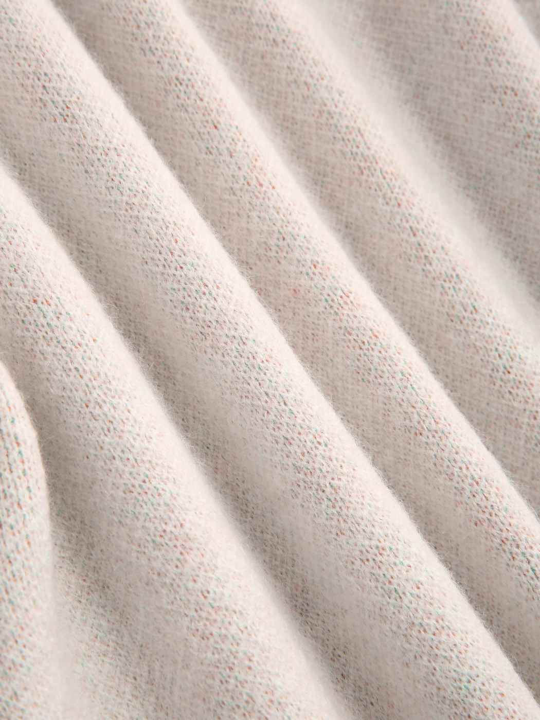 Pullover mit orangefarbenem Muster