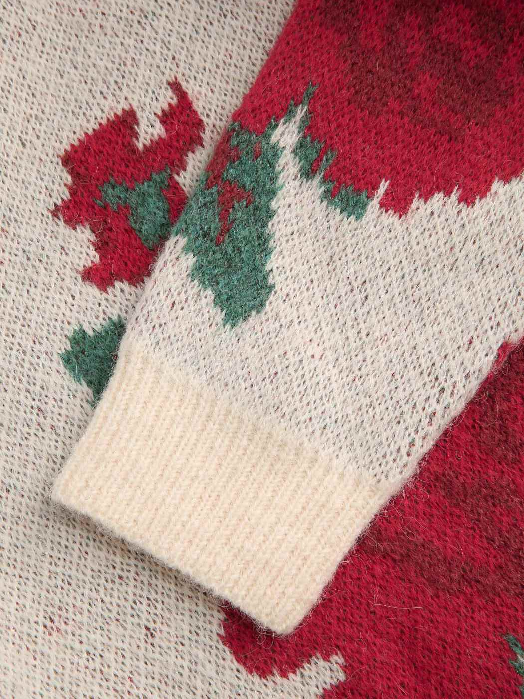 Langärmliger Pullover mit Rosenmuster