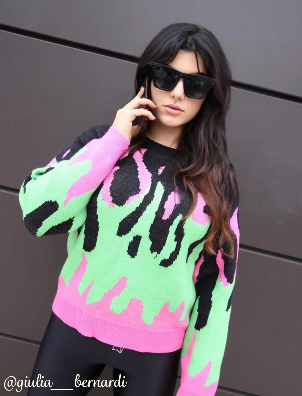 Lustiger Pullover mit Flammenmuster
