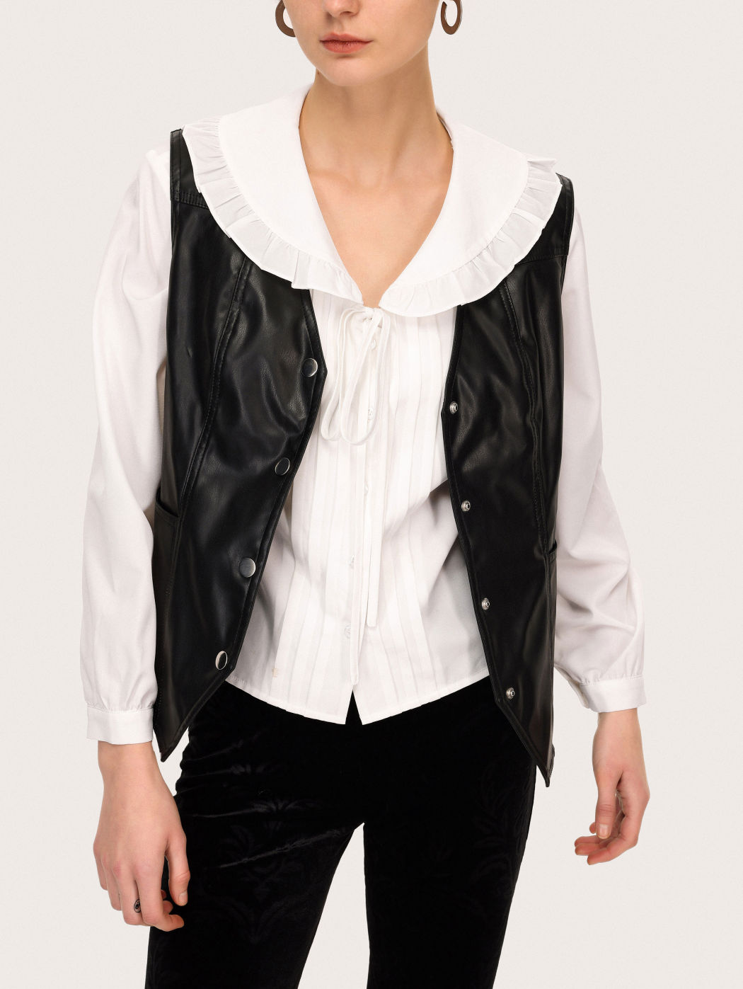 Jacke aus Kunstleder mit Knöpfen