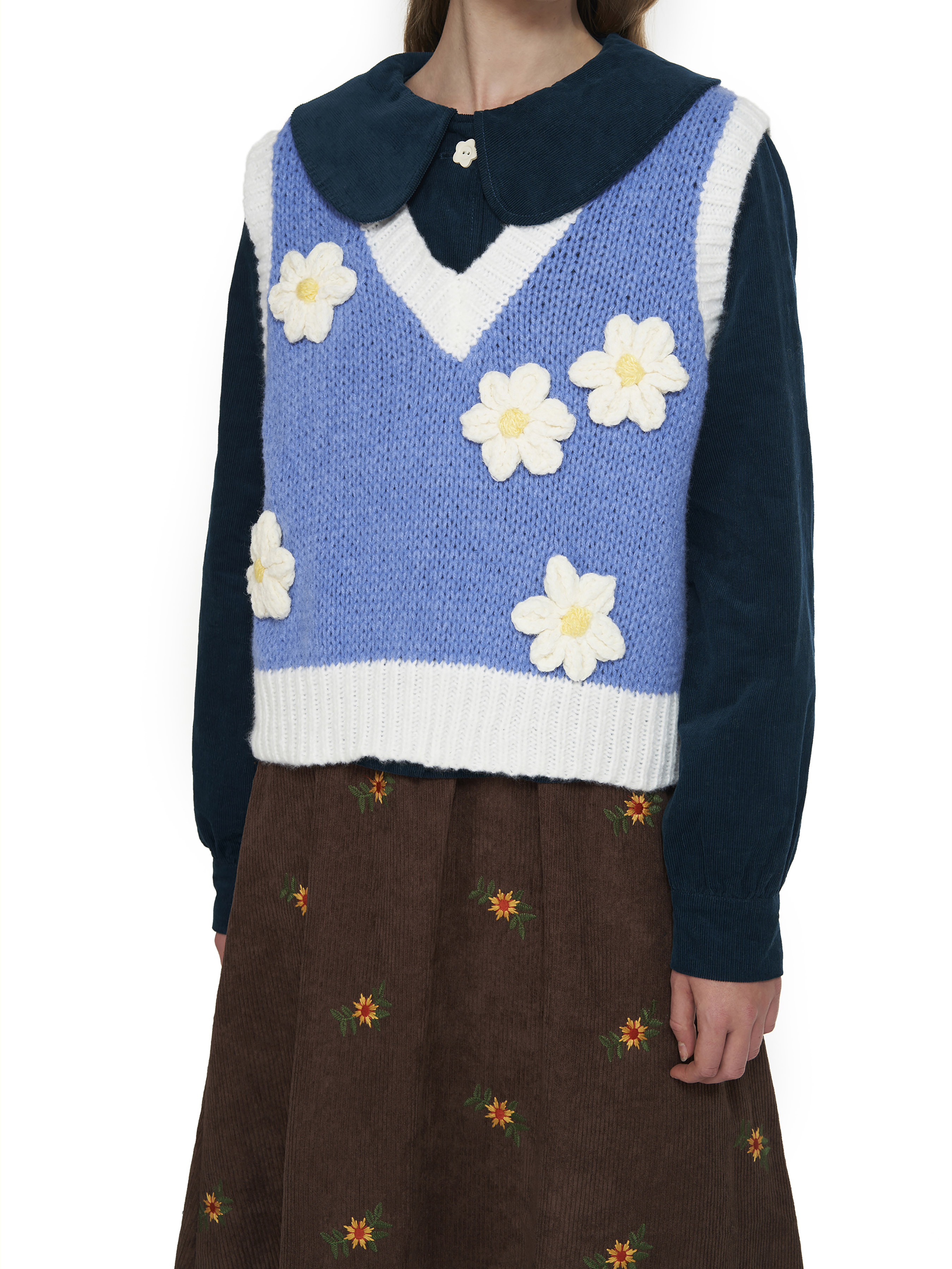3d flower sleeveless vest top in white main image 0