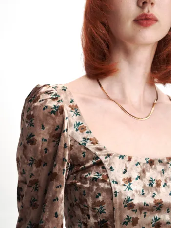 Top corto in velluto a fiori di mezzanotte