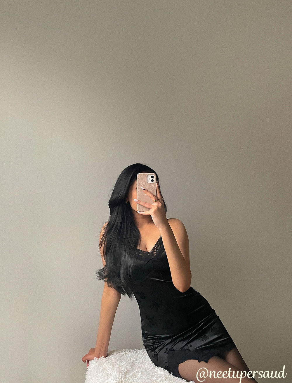  Das kleine schwarze Minikleid