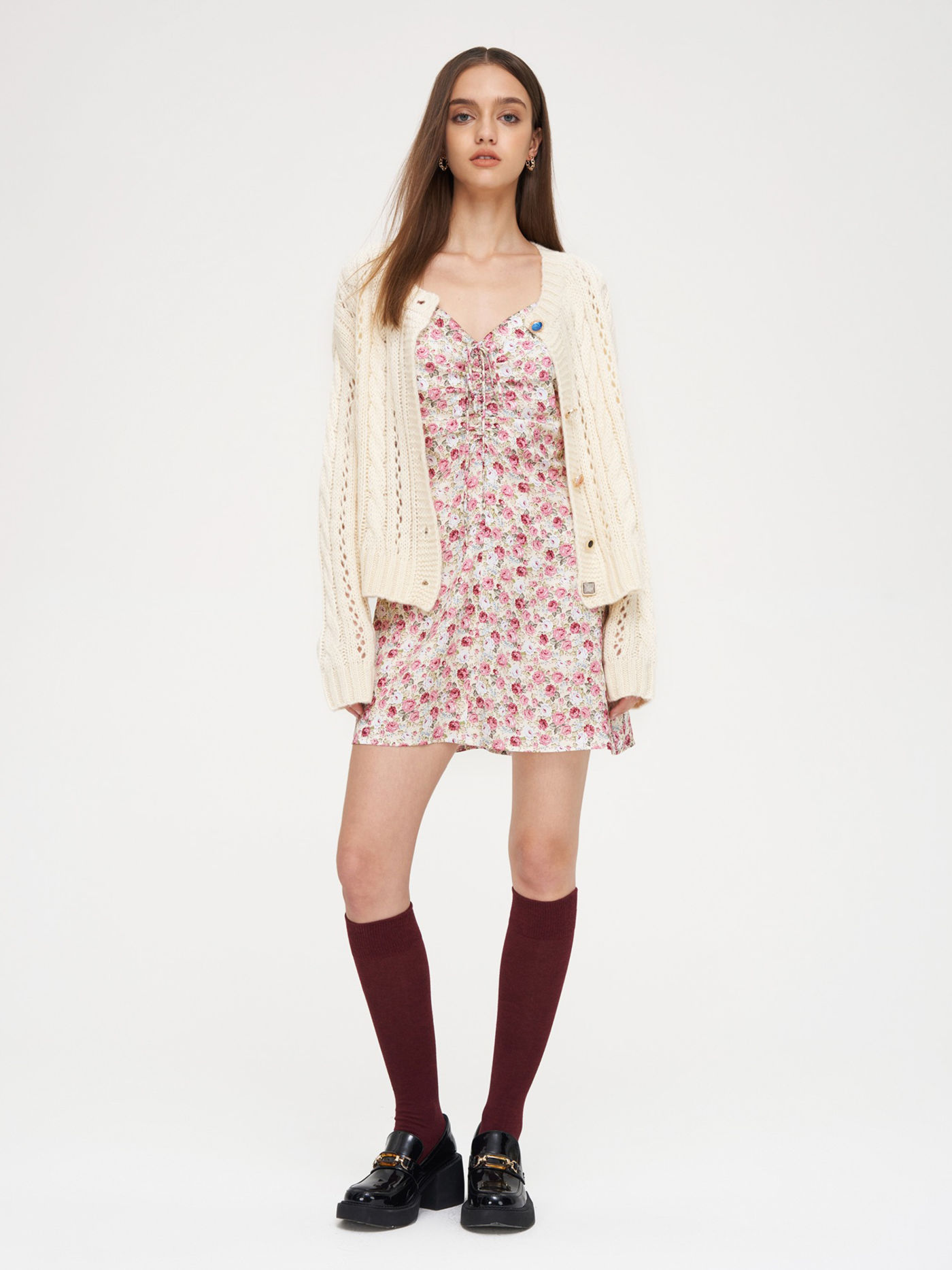 Strickjacke mit Strass- und Perlenknöpfen