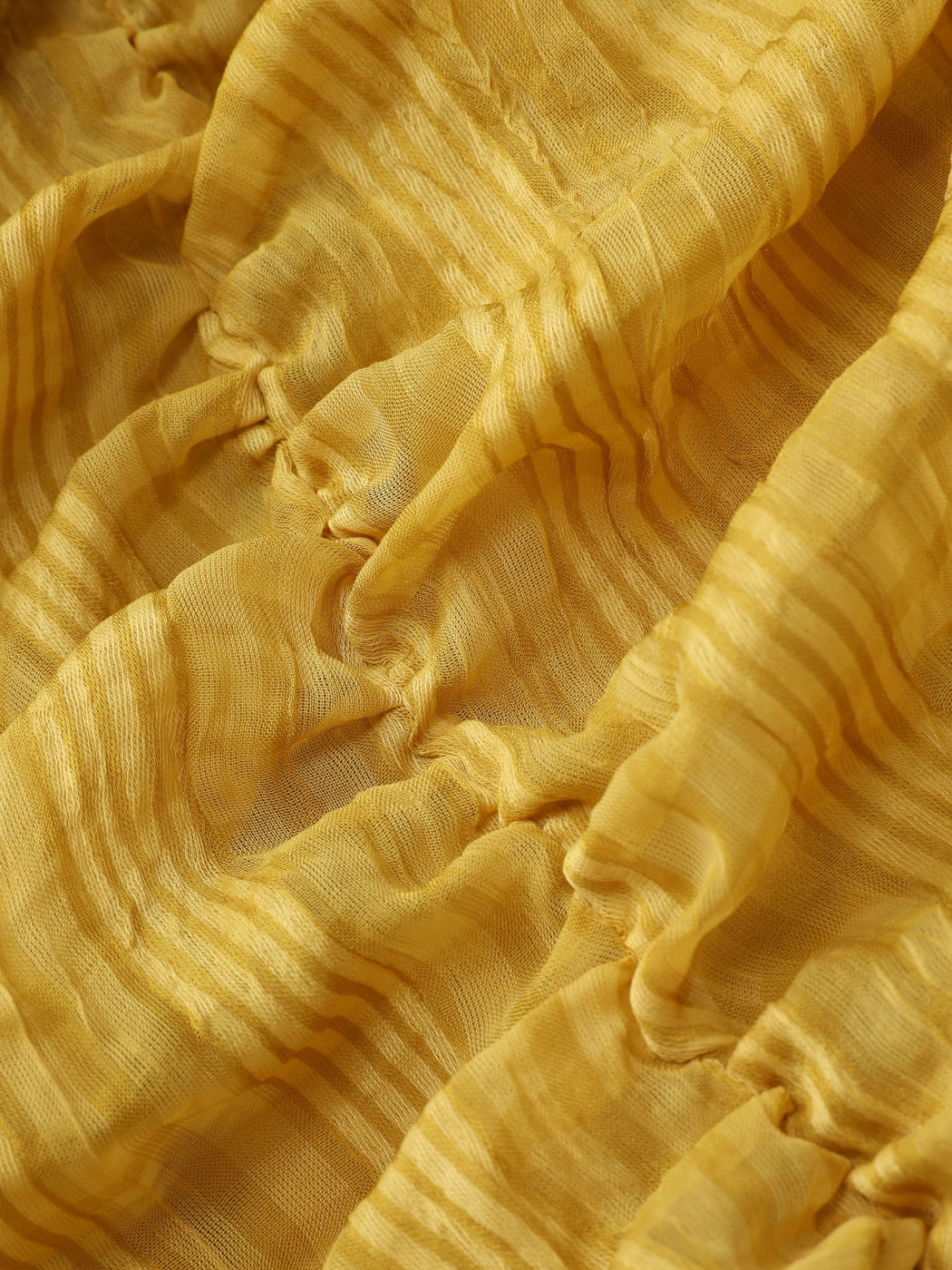 Festes Minikleid mit Rüschen