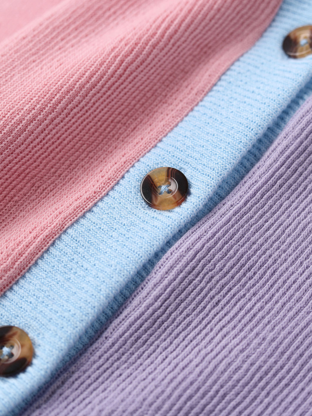 Cardigan in pastellfarbenem Farbblockdesign