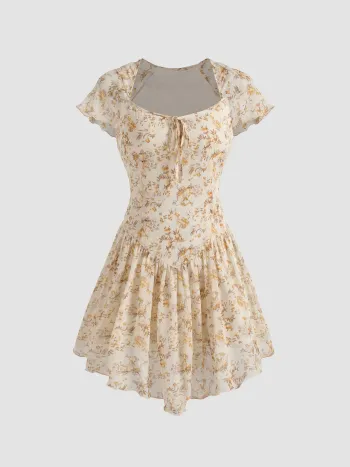 Verspieltes Blumenkleid mit Puffärmeln