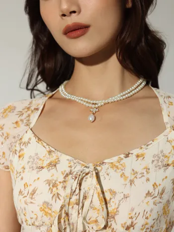 Verspieltes Blumenkleid mit Puffärmeln