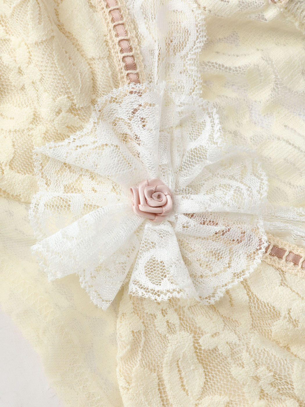Mesh-Tanktop mit floraler Spitze