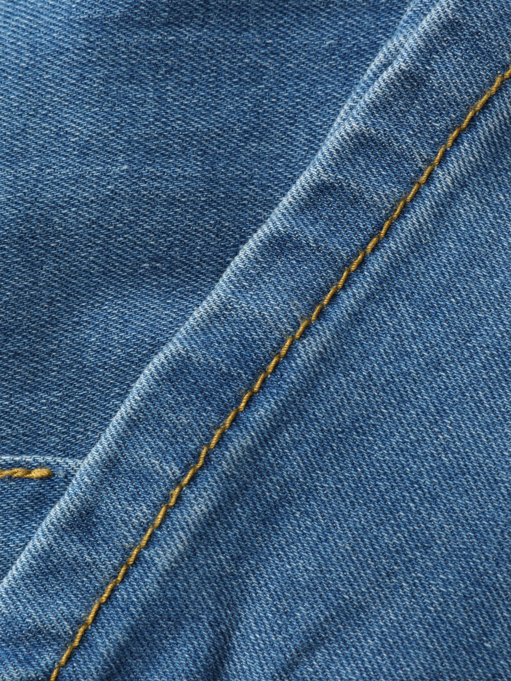 Neckholder-Minikleid aus Denim