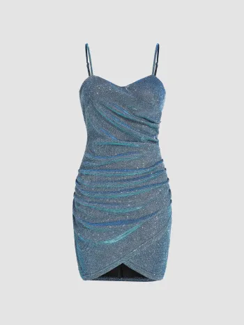 Robe moulante à paillettes avec col en cœur