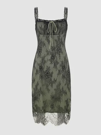 Cami-Kleid mit Spitzenknoten vorne