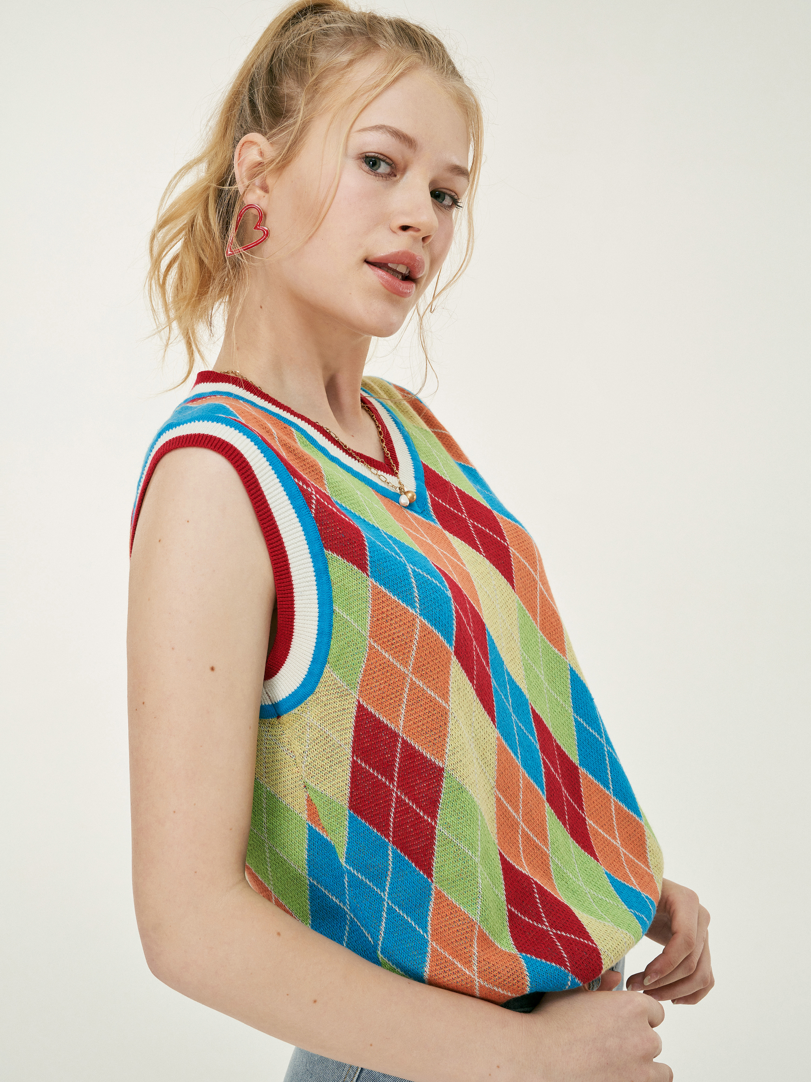 ★2022FW新作★YESEYESEE★Rainbow Knit Vest YESEYESEE KNIT VEST CREAM on Bunjang Global Site.