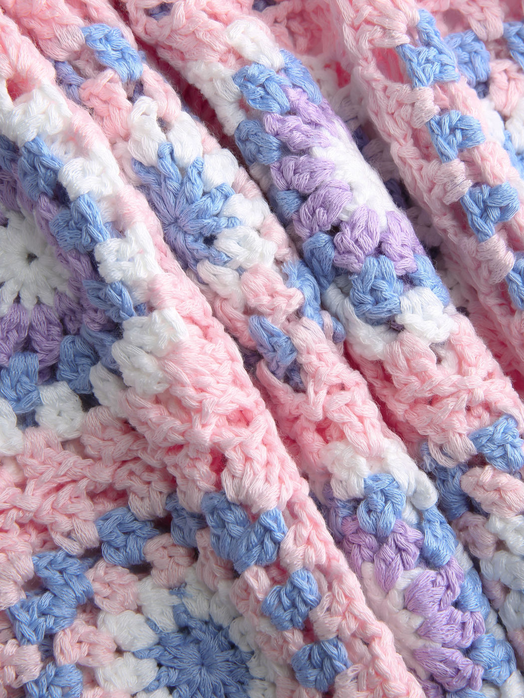 gehäkelte Strickweste mit Blumenmuster Kurve & Plus