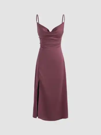 Einfarbiges Midi-Kleid mit Rundhalsausschnitt und Schlitz