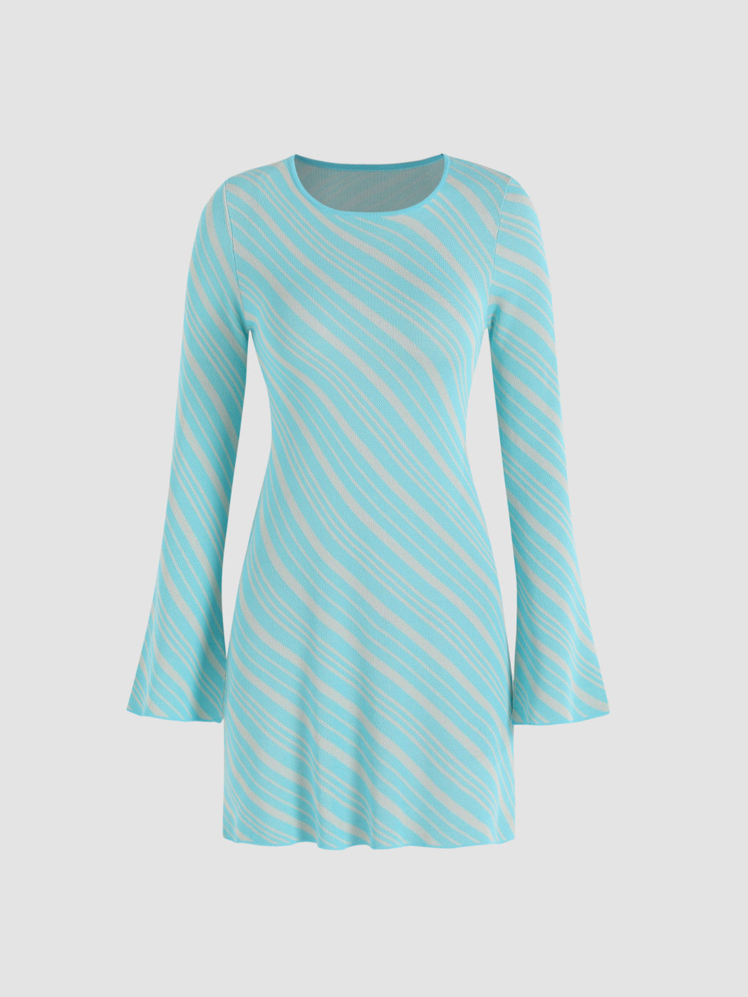  Gestreiftes Strickkleid mit Glockenärmeln