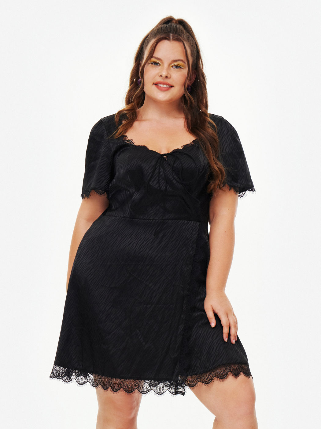 Vestido negro favorito de Curvy
