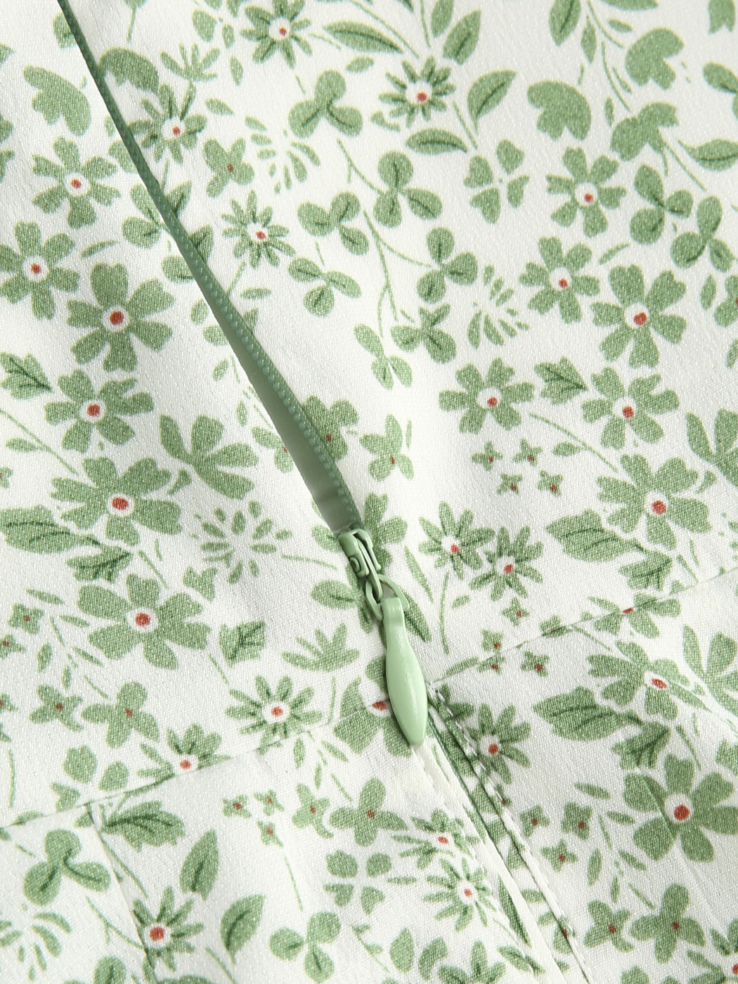 Gesmoktes Cami-Kleid mit Blumenmuster