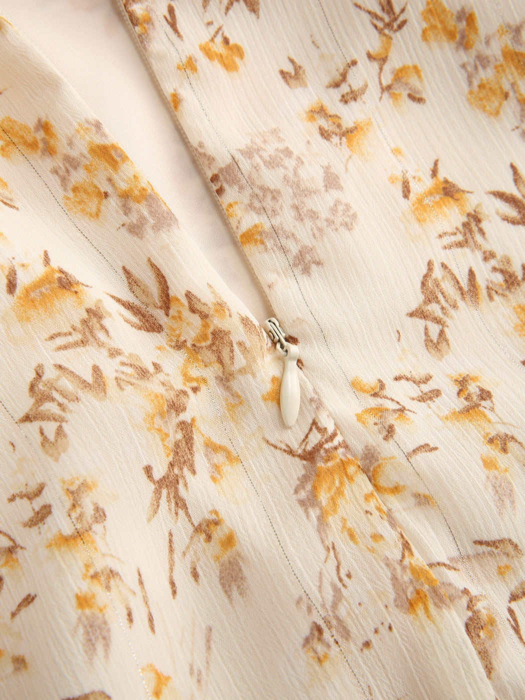 Geblümtes Korsettkleid mit Rüschensaum