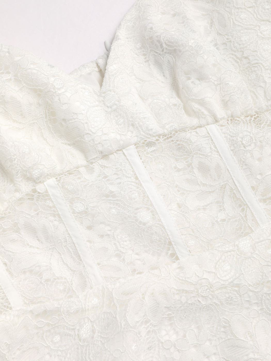 Blumenspitze aushöhlen Puffärmel Kleid