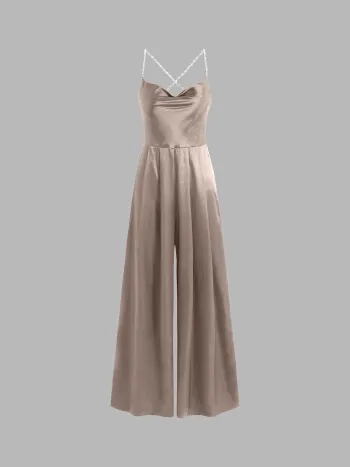 Combinaison unie en satin avec perles et col drapé