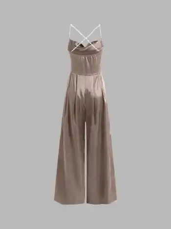 Combinaison unie en satin avec perles et col drapé