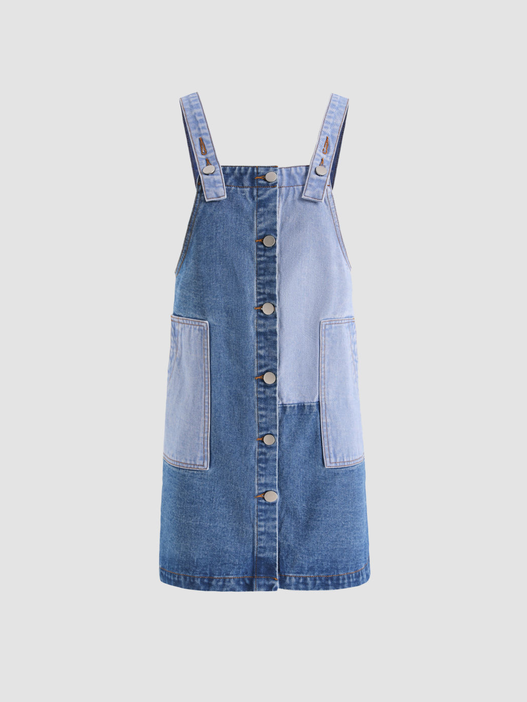Latzkleid aus Patchwork-Denim