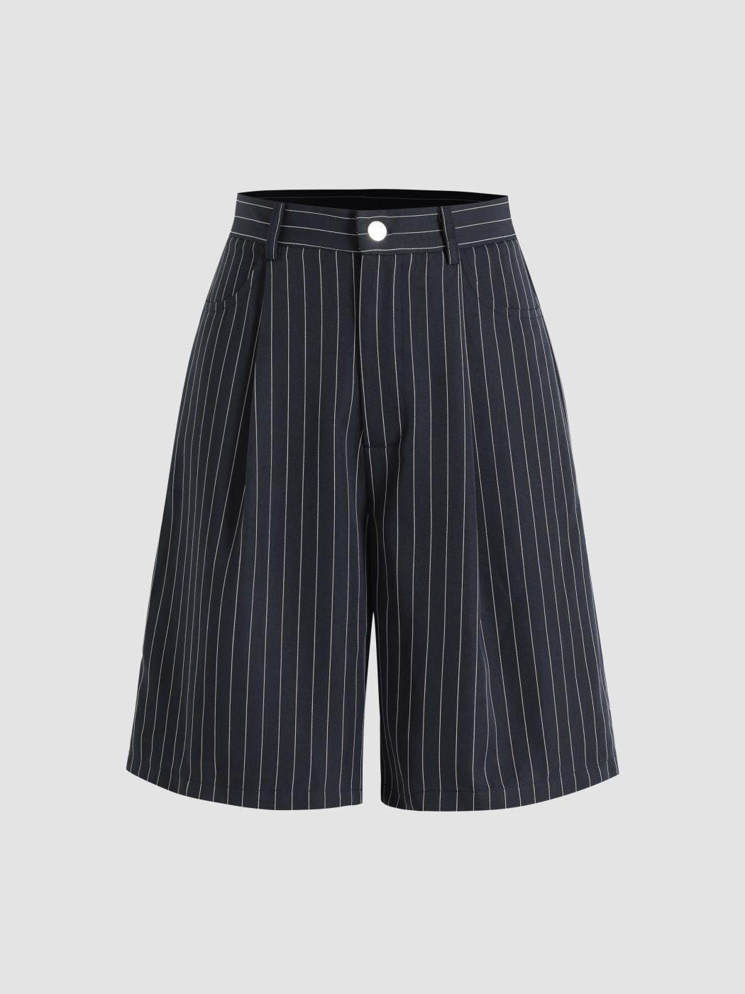 Gestreifte Midi-Shorts mit Knöpfen