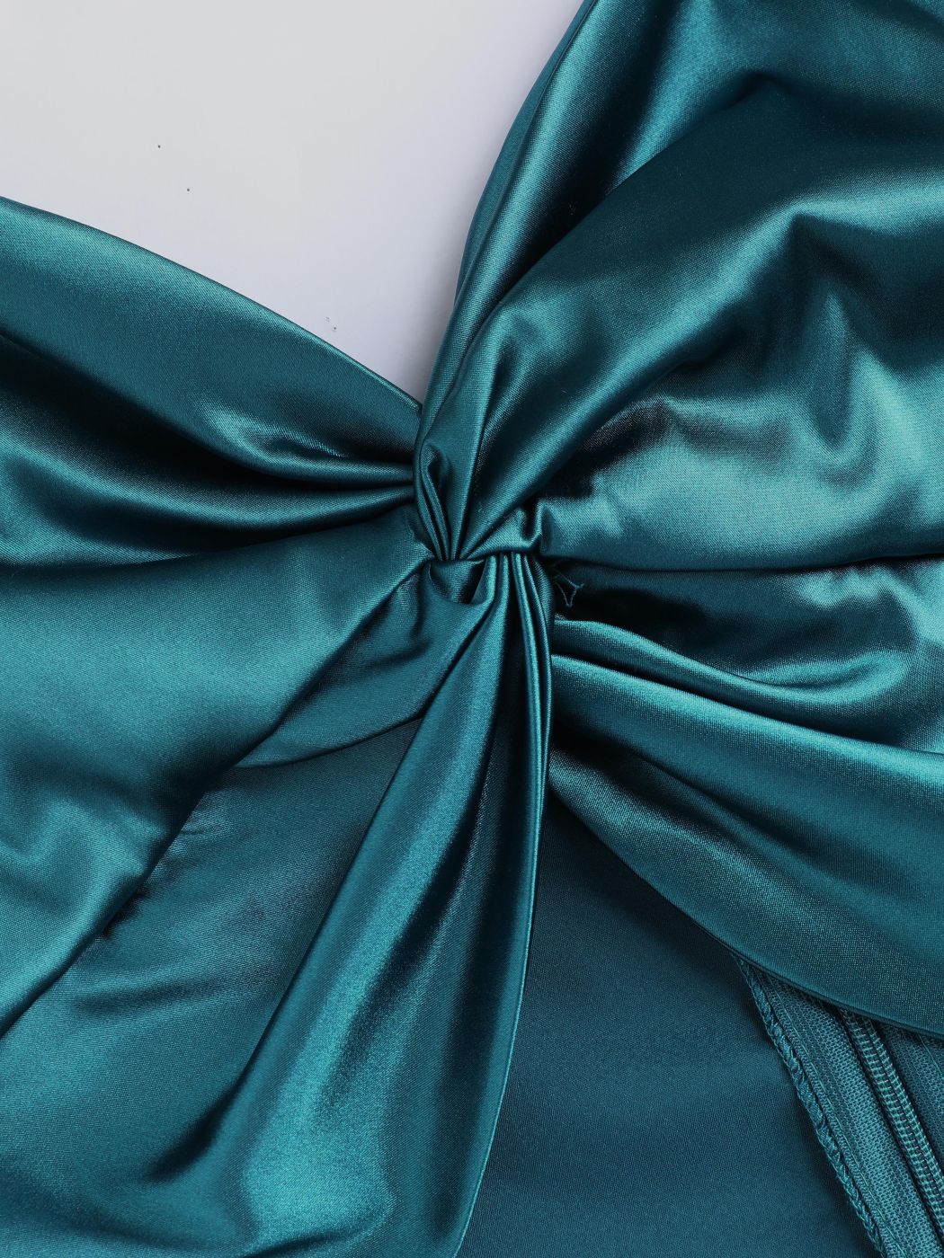 Gerüschtes Minikleid aus festem Satin