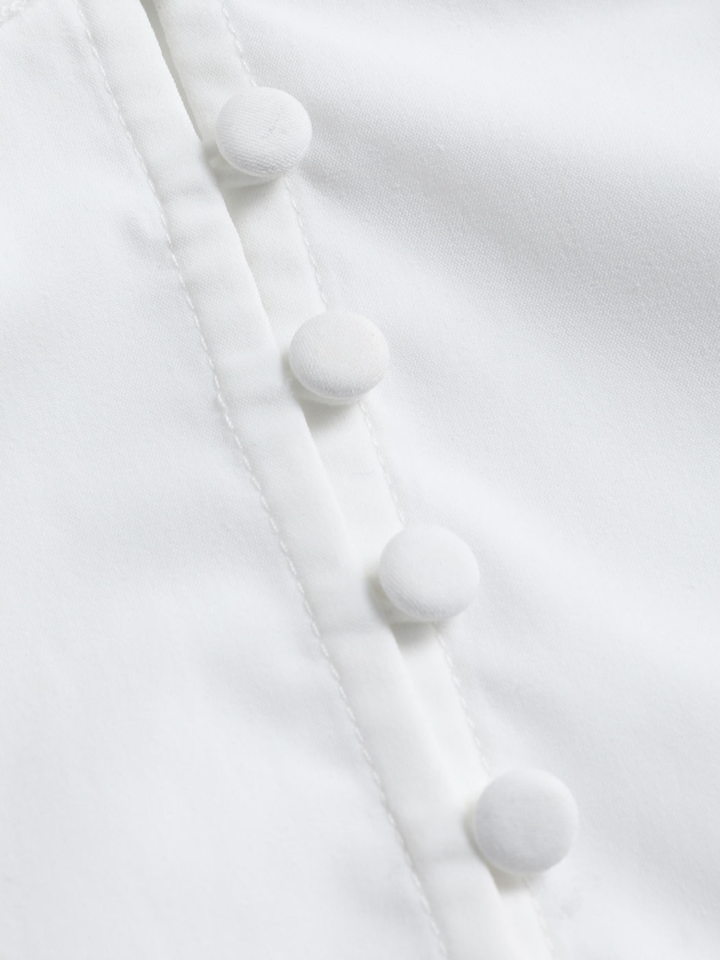Solide Bluse mit Knopfleiste und Puffärmeln