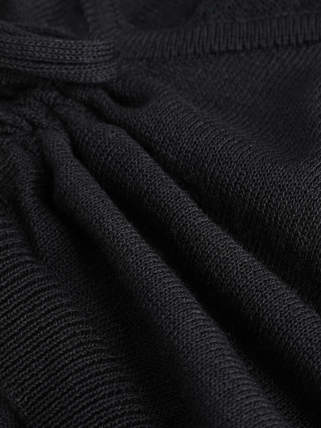 Einfarbiger Pullover mit Rüschen