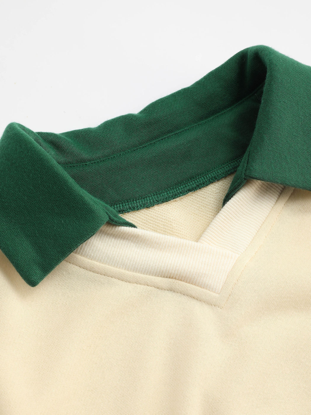 Sweatshirt mit Kontrastkragen