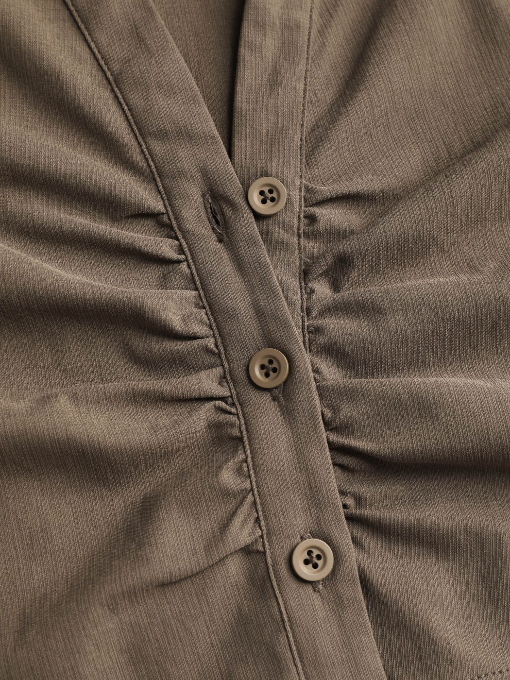 Solids Crop-Shirt mit tiefem V-Ausschnitt