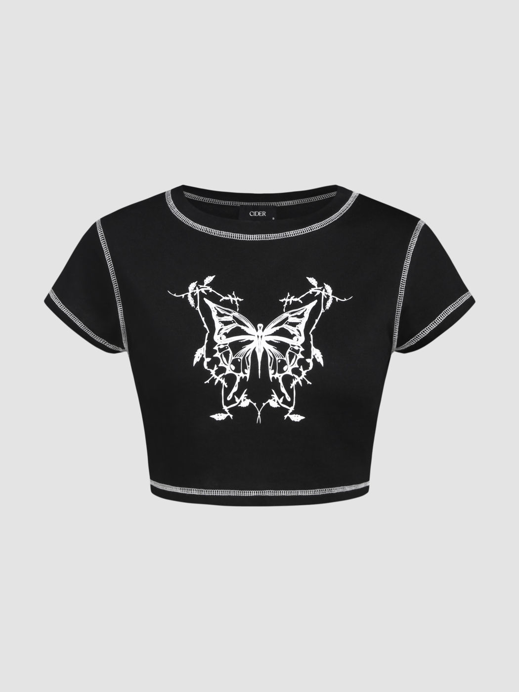  Camiseta Crop Baby con Bordado de Mariposa