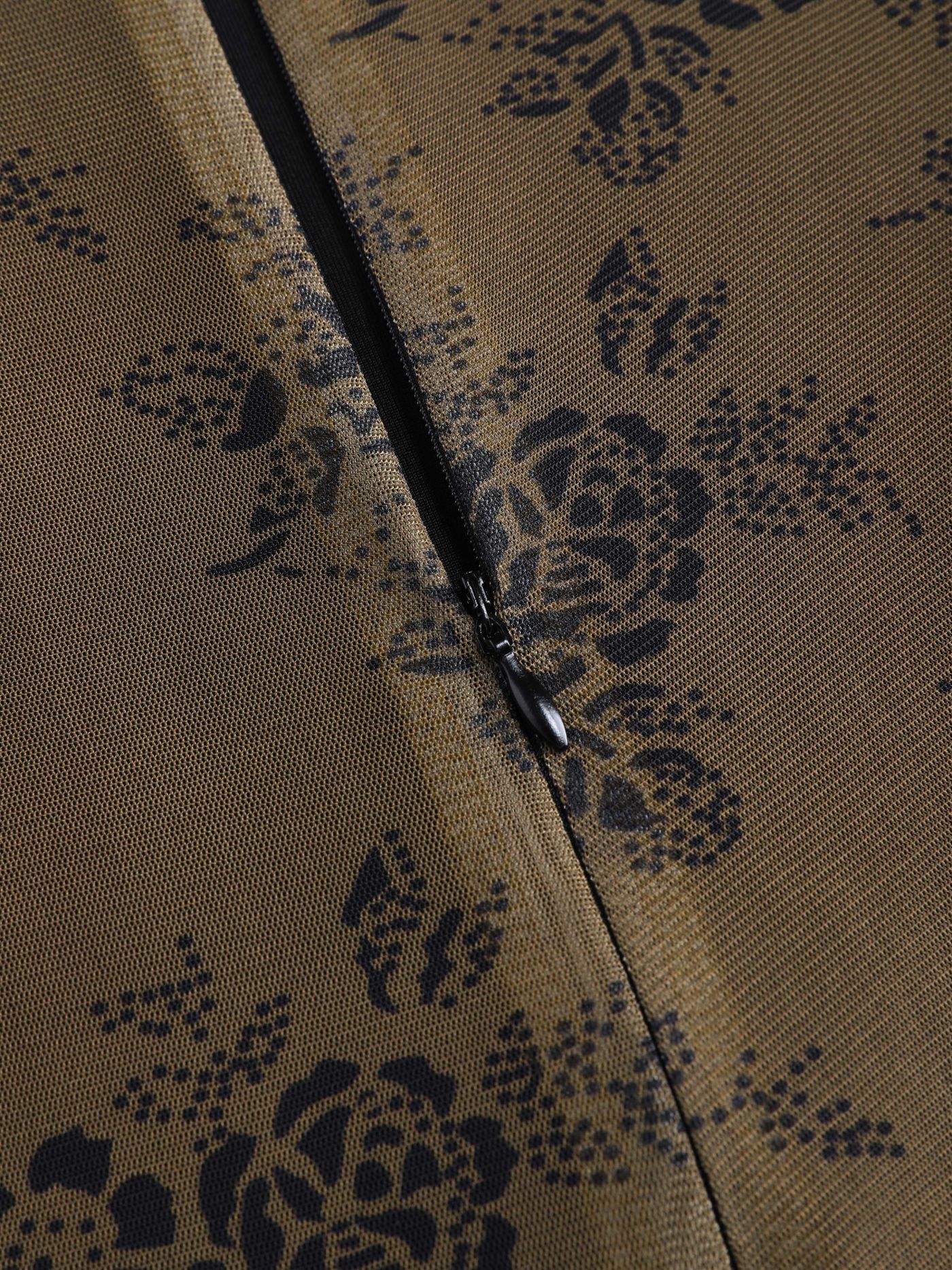 Robe longue à fleurs avec ourlet asymétrique en maille et bretelles fines