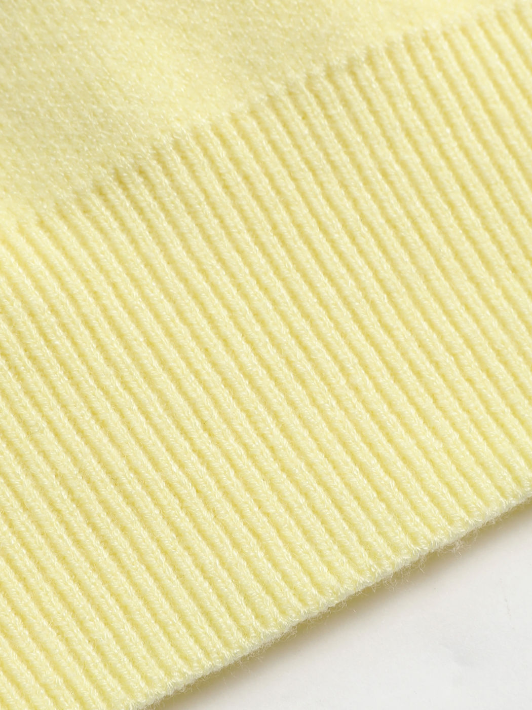 Crop-Top mit Traubendekor gestrickt
