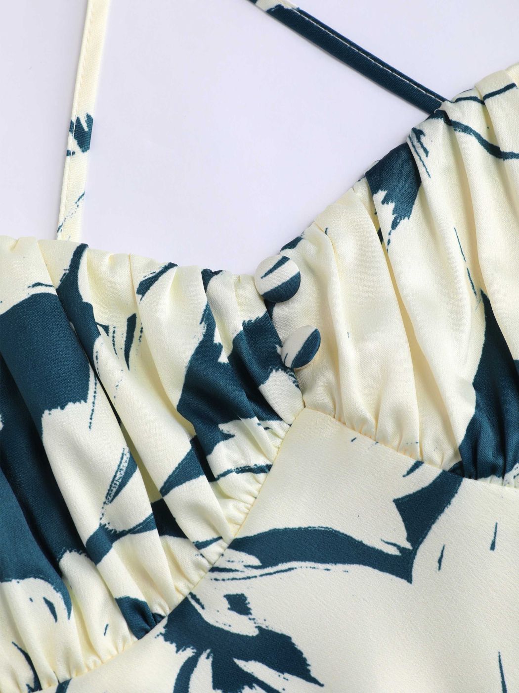 Geblümtes Maxikleid aus Satin mit Spaghettiträgern
