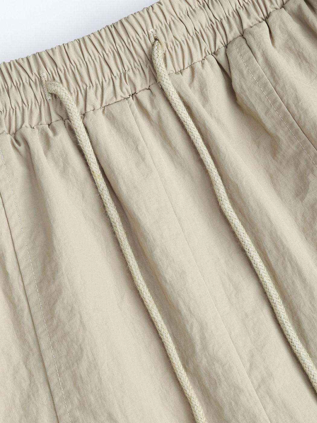 Solide Mini-Shorts mit Kordelzug