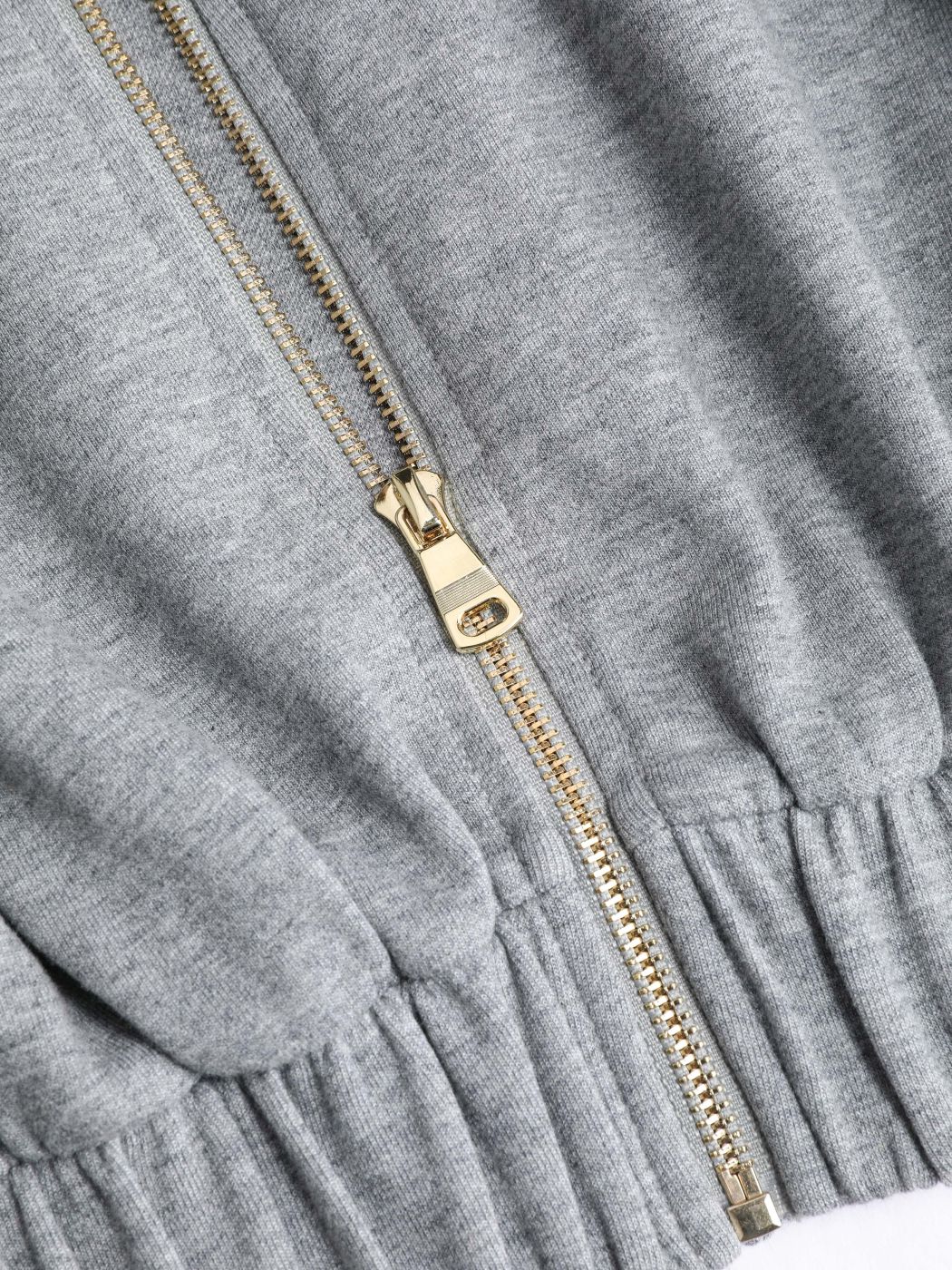 Einfarbiger, ärmelloser, kurz geschnittener Hoodie