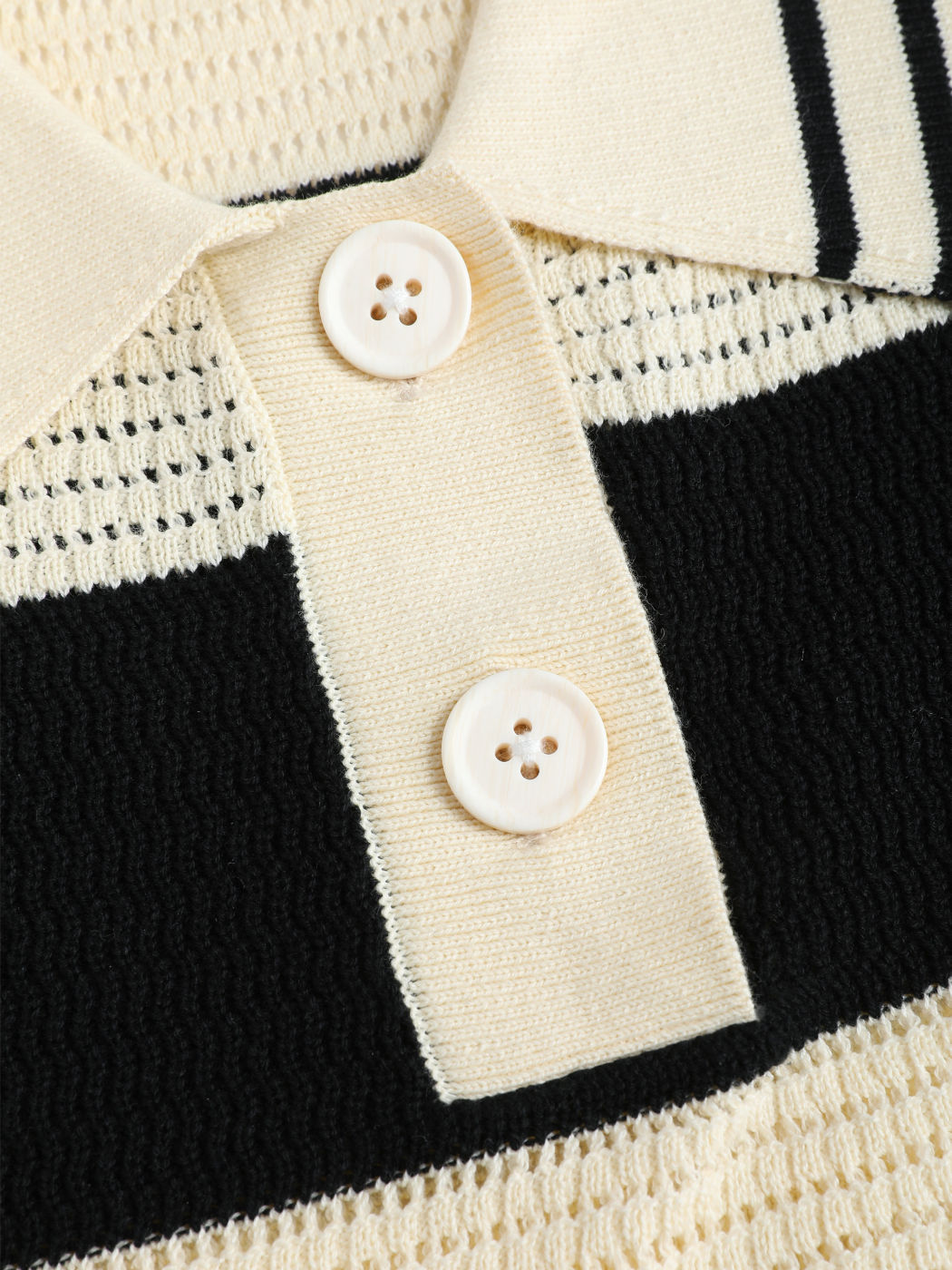  Gestreiftes Strick-Polo-Oberteil